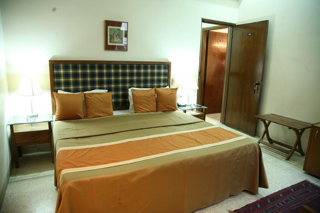 The Royal Residency Hotel Yeni Delhi Dış mekan fotoğraf