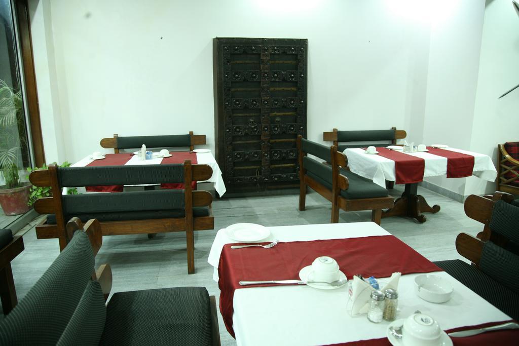 The Royal Residency Hotel Yeni Delhi Dış mekan fotoğraf